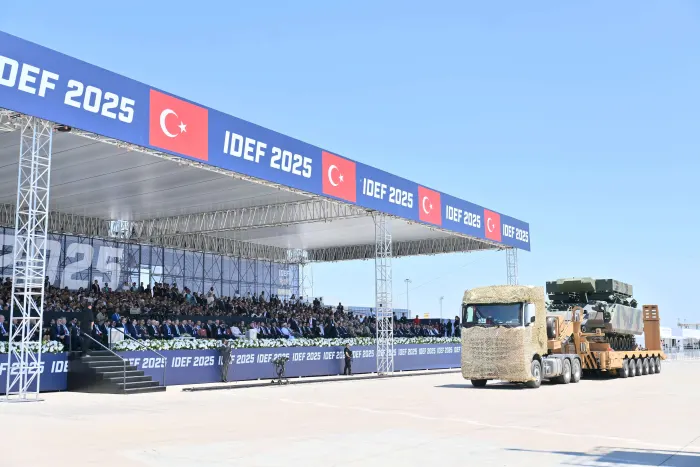 Geçit Töreni